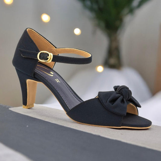 Bow kitten heel