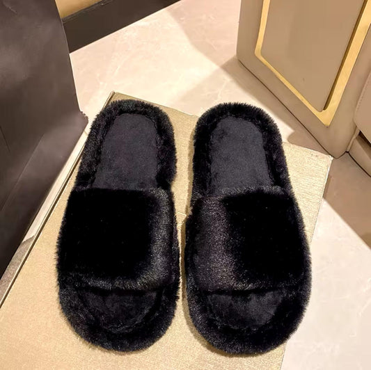 Simple fur slipper