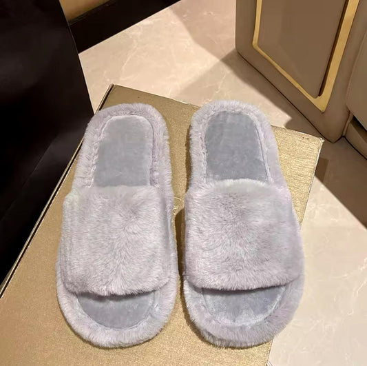 Simple fur slipper