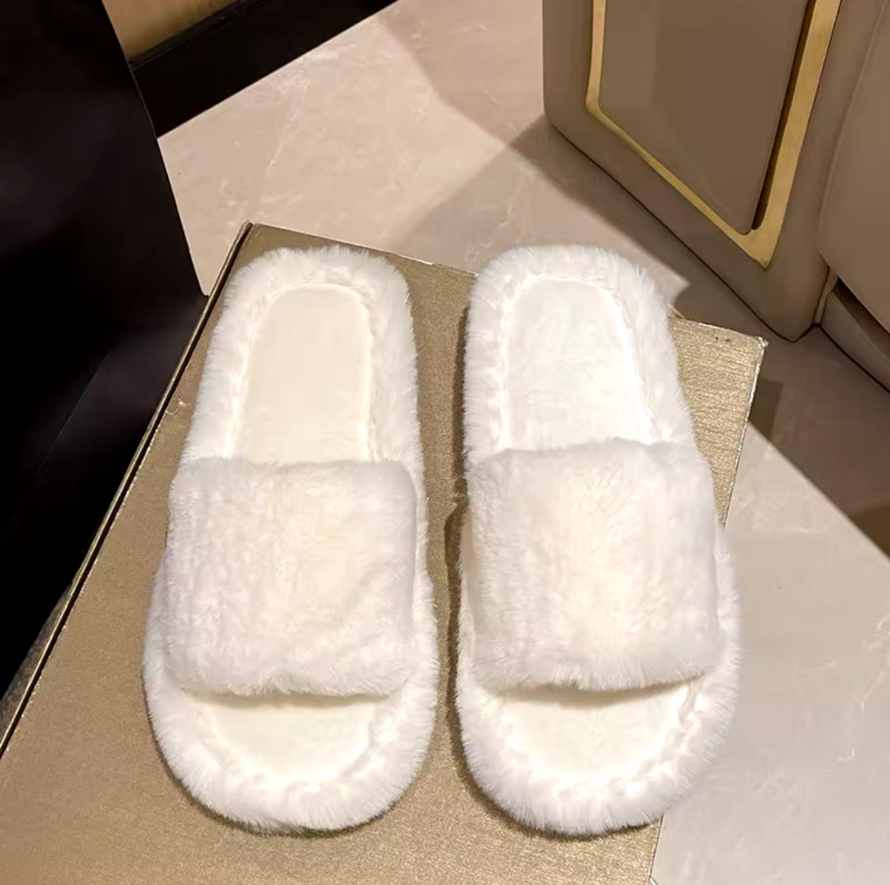 Simple fur slipper